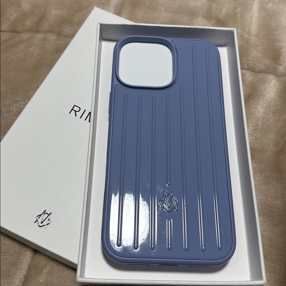 RIMOWA IPHONE 16Pro Max case (Lavander)
*** slightly used
